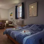 Appealing In Vezac With Swimming Pool بيناك إي كازوناك