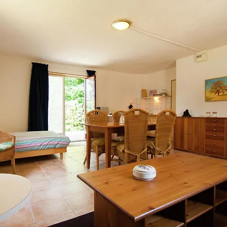 Appealing In Vezac With Swimming Pool * Beynac-et-Cazenac