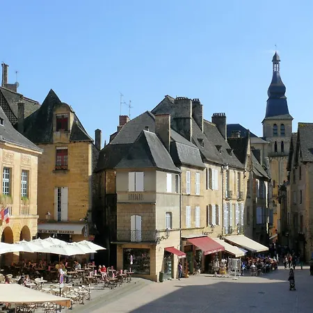 Holiday home Appealing In Vezac With Swimming Pool Beynac-et-Cazenac