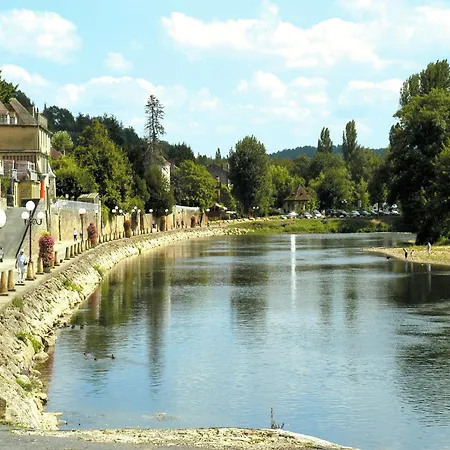 Appealing In Vezac With Swimming Pool