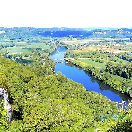 Holiday home Appealing In Vezac With Swimming Pool