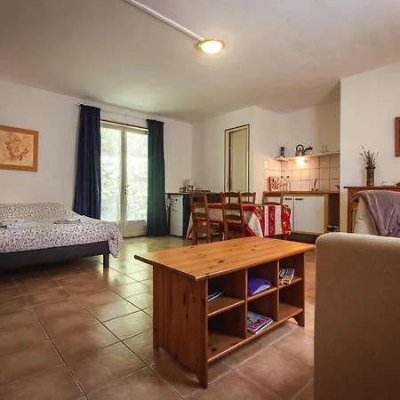 Appealing In Vezac With Swimming Pool Holiday home