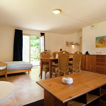 Appealing In Vezac With Swimming Pool Holiday home Beynac-et-Cazenac