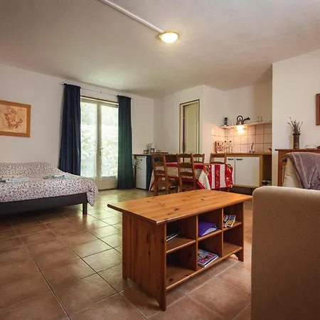 Appealing In Vezac With Swimming Pool Holiday home Beynac-et-Cazenac