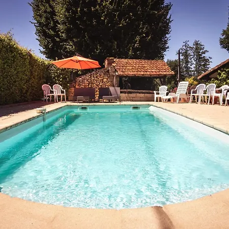 Appealing In Vezac With Swimming Pool בית נופש ביינאק-אה-סאזנאק