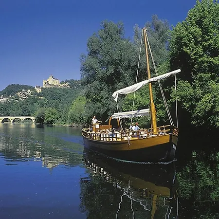 Appealing In Vezac With Swimming Pool Beynac-et-Cazenac