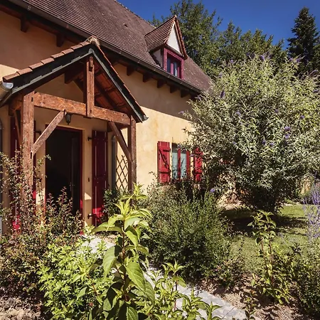 Ferienhaus Appealing In Vezac With Swimming Pool